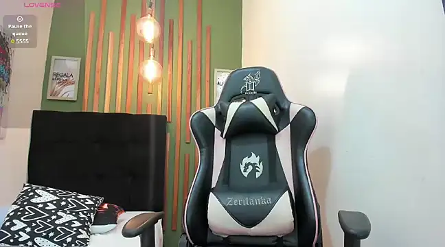 Snapshot of Sharloth_milf chatting on 03.06.25 Sharloth milf online show from 03.06.25