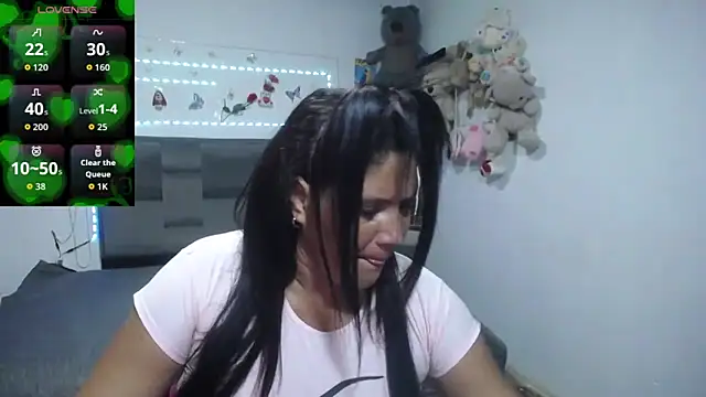 Snapshot of Sharloth_milf chatting on 12.16.25 Sharloth milf online show from 12.16.25