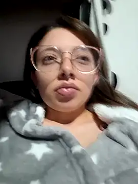 Snapshot of linda-schmidt chatting on 10.27.25 linda-schmidt online show from 10.27.25