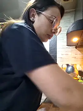 Snapshot of linda-schmidt chatting on 11.04.25 linda-schmidt online show from 11.04.25