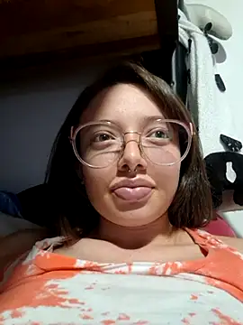 Snapshot of linda-schmidt chatting on 11.15.25 linda-schmidt online show from 11.15.25