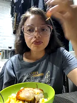 Snapshot of linda-schmidt chatting on 11.19.25 linda-schmidt online show from 11.19.25