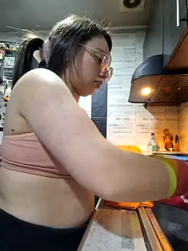 Snapshot of linda-schmidt chatting on 11.26.25 linda-schmidt online show from 11.26.25