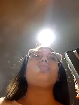 Snapshot of linda-schmidt chatting on 11.28.25 linda-schmidt online show from 11.28.25