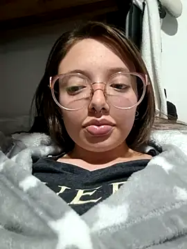 Snapshot of linda-schmidt chatting on 11.30.25 linda-schmidt online show from 11.30.25