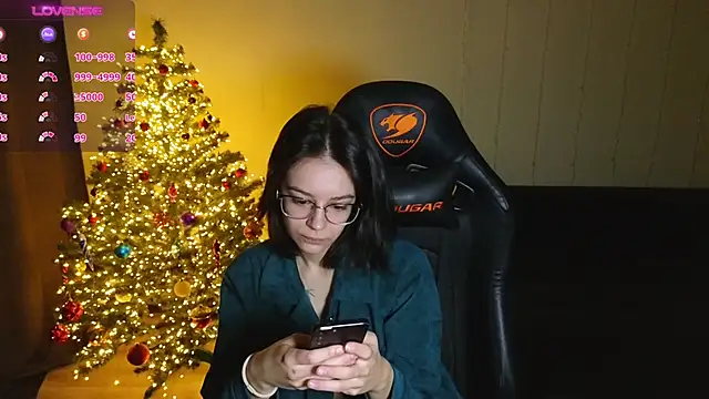 Snapshot of alyssa_sweet chatting on 12.24.24 alyssa sweet online show from 12.24.24