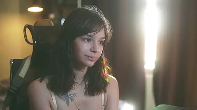 Snapshot of alyssa_sweet chatting on 09.17.25 alyssa sweet online show from 09.17.25