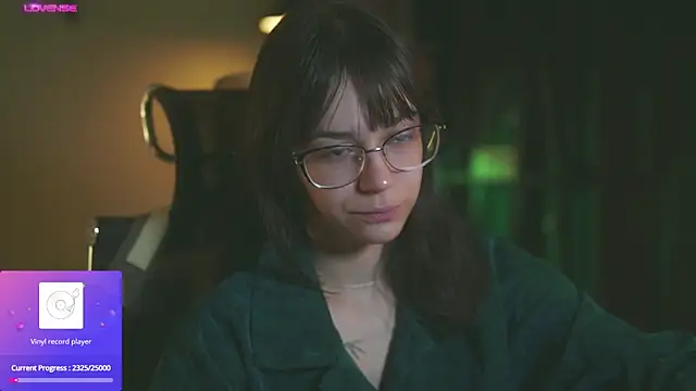 Snapshot of alyssa_sweet chatting on 10.06.25 alyssa sweet online show from 10.06.25