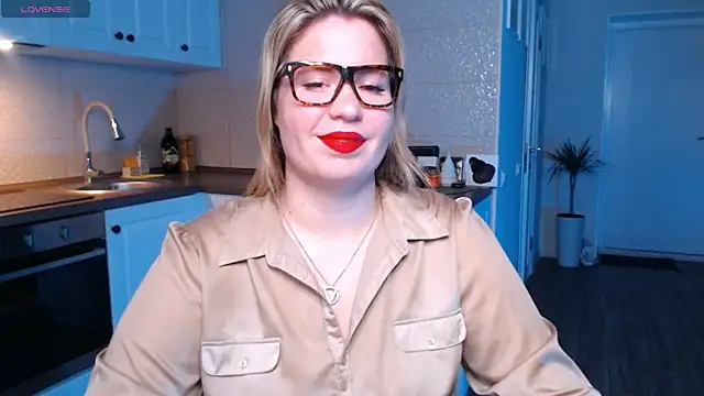 Snapshot of HotTiffani chatting on 01.24.25 HotTiffani online show from 01.24.25