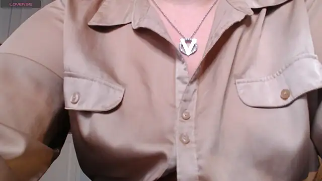 Snapshot of HotTiffani chatting on 01.24.25 HotTiffani online show from 01.24.25