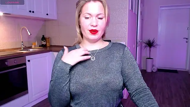 Snapshot of HotTiffani chatting on 01.25.25 HotTiffani online show from 01.25.25