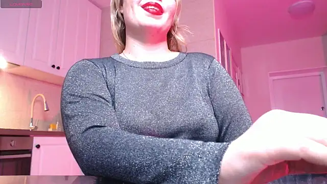 Snapshot of HotTiffani chatting on 01.25.25 HotTiffani online show from 01.25.25