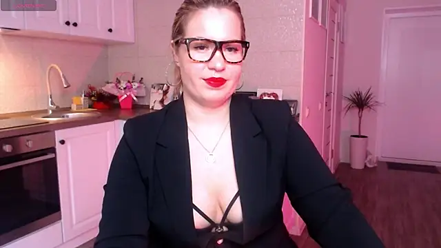 Snapshot of HotTiffani chatting on 02.07.25 HotTiffani online show from 02.07.25