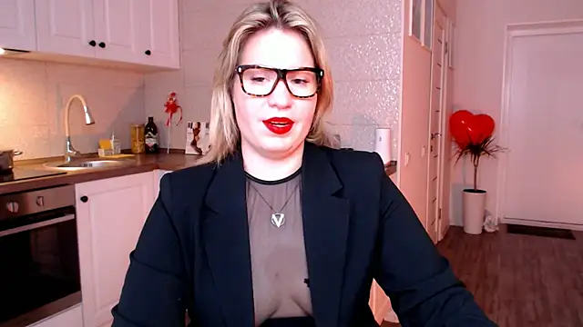 Snapshot of HotTiffani chatting on 02.21.25 HotTiffani online show from 02.21.25