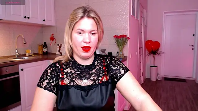 Snapshot of HotTiffani chatting on 02.23.25 HotTiffani online show from 02.23.25