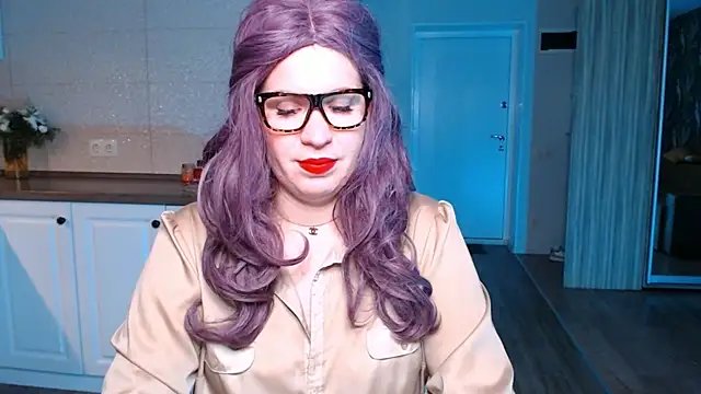 Snapshot of HotTiffani chatting on 09.18.25 HotTiffani online show from 09.18.25