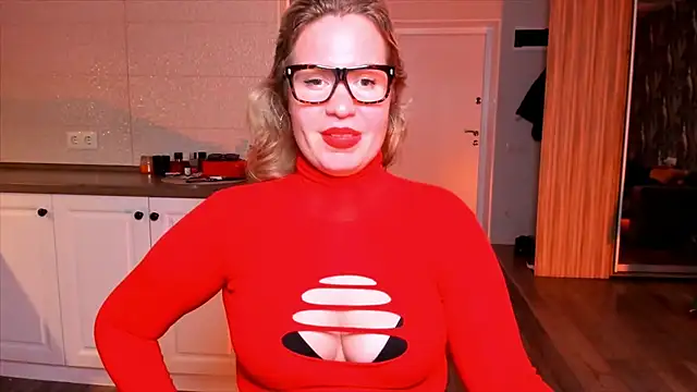 Snapshot of HotTiffani chatting on 10.09.25 HotTiffani online show from 10.09.25