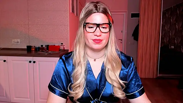 Snapshot of HotTiffani chatting on 10.20.25 HotTiffani online show from 10.20.25