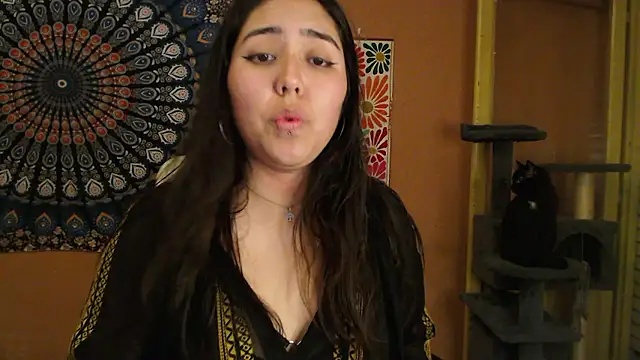 Snapshot of IntimateTales chatting on 12.02.24 IntimateTales online show from 12.02.24