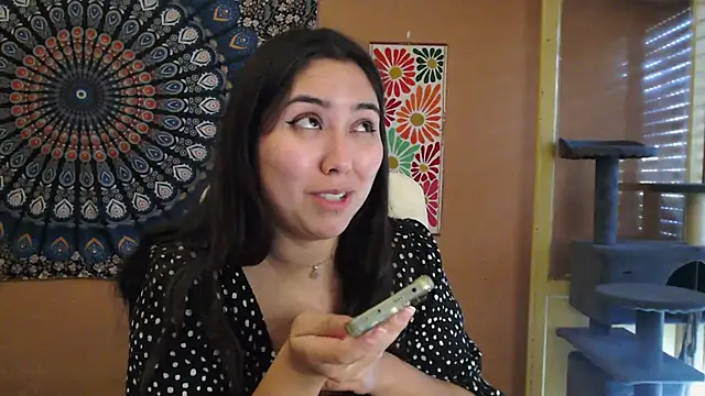 Snapshot of IntimateTales chatting on 12.17.24 IntimateTales online show from 12.17.24