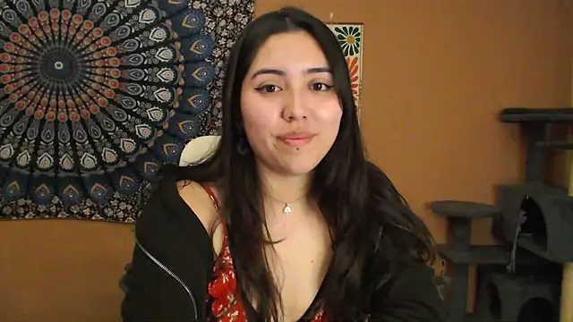 Snapshot of IntimateTales chatting on 01.12.25 IntimateTales online show from 01.12.25