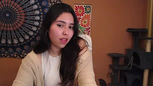 Snapshot of IntimateTales chatting on 01.15.25 IntimateTales online show from 01.15.25