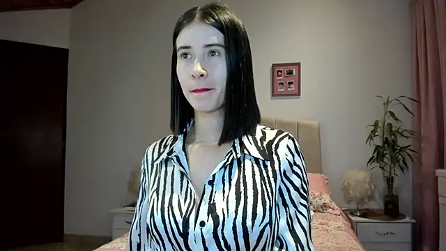 Snapshot of macarena_vallejo chatting on 09.25.25 macarena vallejo online show from 09.25.25