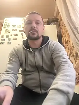 Snapshot of DanielOhCool chatting on 12.04.24 DanielOhCool online show from 12.04.24