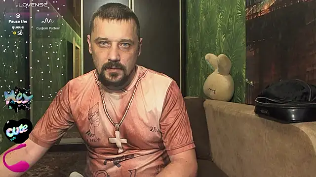 Snapshot of DanielOhCool chatting on 12.23.24 DanielOhCool online show from 12.23.24