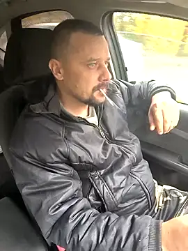 Snapshot of DanielOhCool chatting on 10.05.25 DanielOhCool online show from 10.05.25