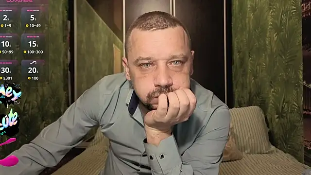 Snapshot of DanielOhCool chatting on 11.06.25 DanielOhCool online show from 11.06.25