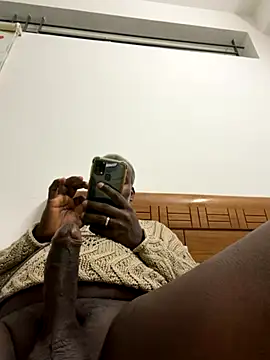 Snapshot of strongguyindia chatting on 11.30.25 strongguyindia online show from 11.30.25