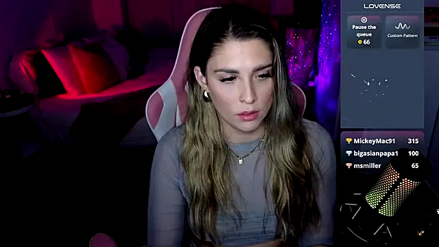 Snapshot of queenxlexy chatting on 12.11.24 queenxlexy online show from 12.11.24