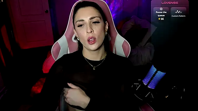 Snapshot of queenxlexy chatting on 01.07.25 queenxlexy online show from 01.07.25