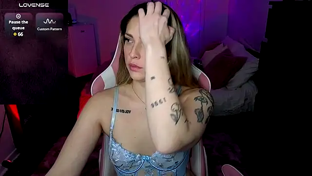 Snapshot of queenxlexy chatting on 01.29.25 queenxlexy online show from 01.29.25