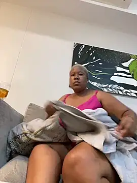 Snapshot of Muskthickgirl chatting on 03.05.25 Muskthickgirl online show from 03.05.25