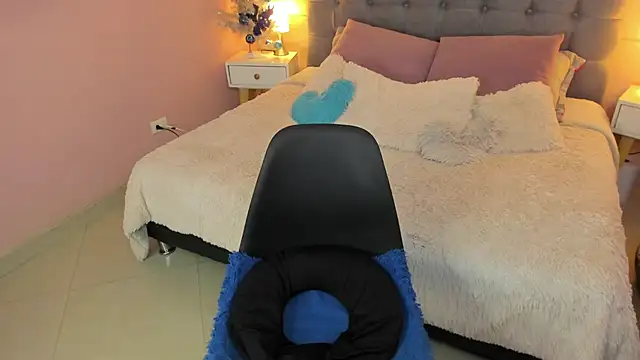  Abril W online show from 11.30.25