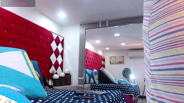 Snapshot of TamyJhonson chatting on 11.20.25 TamyJhonson online show from 11.20.25