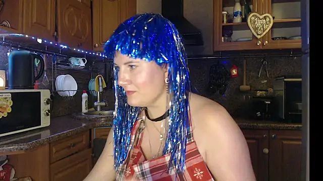 Snapshot of LizaCakes chatting on 12.11.24 LizaCakes online show from 12.11.24