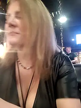 Snapshot of LizaCakes chatting on 03.06.25 LizaCakes online show from 03.06.25