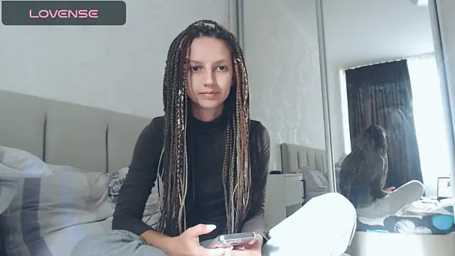 Snapshot of Alisa-w chatting on 09.18.25 Alisa-w online show from 09.18.25