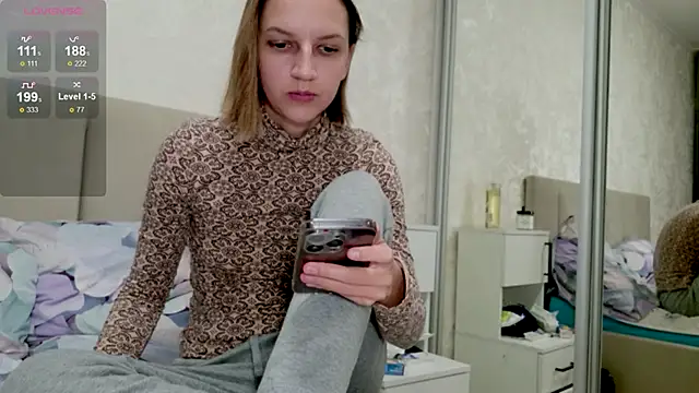 Snapshot of Alisa-w chatting on 11.17.25 Alisa-w online show from 11.17.25