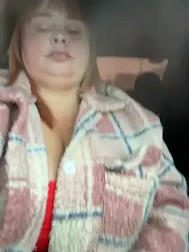 Snapshot of Model9798 chatting on 10.04.25 Model9798 online show from 10.04.25