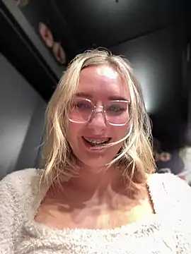 The Snowwhitee online show from 01.01.25