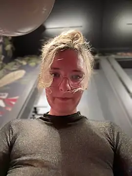 The Snowwhitee online show from 02.19.25