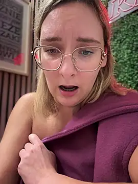 The Snowwhitee online show from 03.12.25