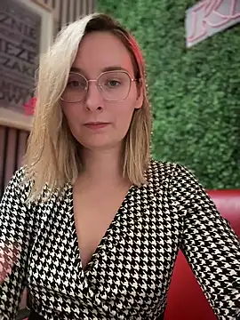 The Snowwhitee online show from 03.17.25