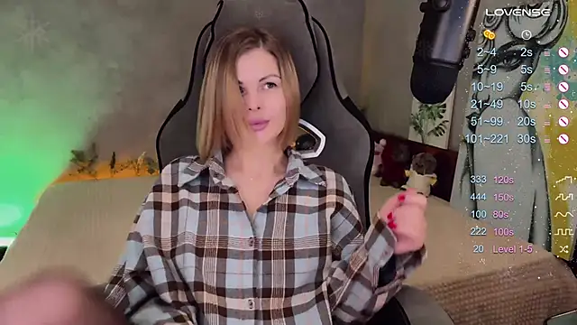 Snapshot of Your_Sweet_Lilu chatting on 12.11.24 Your Sweet Lilu online show from 12.11.24