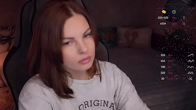 Snapshot of Your_Sweet_Lilu chatting on 11.04.25 Your Sweet Lilu online show from 11.04.25