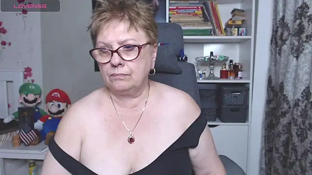 Snapshot of Mella4you chatting on 10.26.25 Mella4you online show from 10.26.25